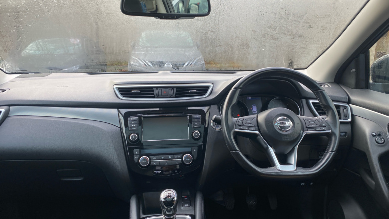 Nissan Qashqai 1.3 DiG-T N-Connecta 5dr Petrol Hatchback